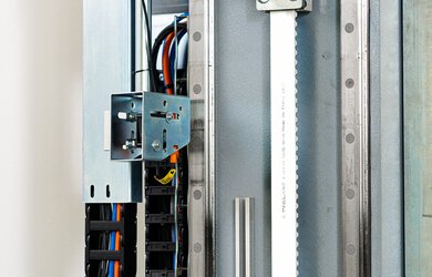 LINEAR GUIDES AND TIMING BELTS